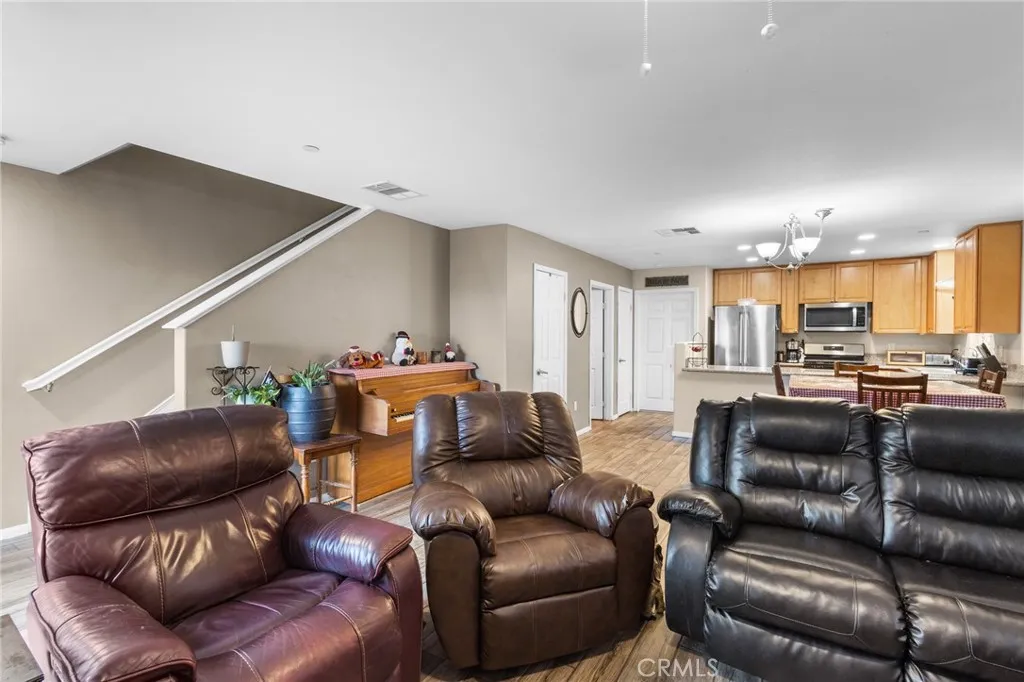 21753 Sempra Place, Saugus, California 91350 home-pic-8